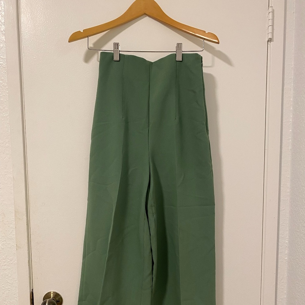 Green wide leg trousers with a boho flair. Flattering fit for petite girls.